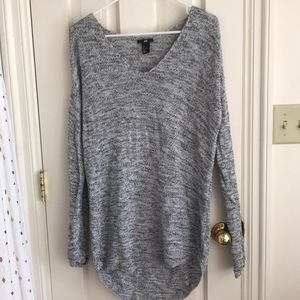 Black and white H&M tunic sweater! Long sleeved!